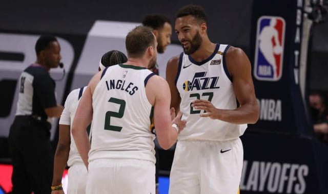 扑克策略-米球缺阵全队错愕 全员三分哑火爵士进攻支离破碎