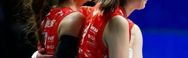 在线扑克-女排主攻分南北？别让地域偏见，耽误了中国女排的未来|庄宇珊|惠若琪|吴梦洁|陈忠和|郎平_新浪体育_新浪新闻